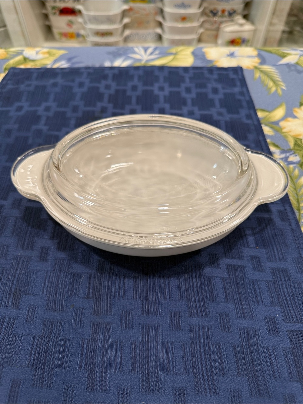 CorningWare White Covered Glass p-14-b Casserole Dish with Clear Lid